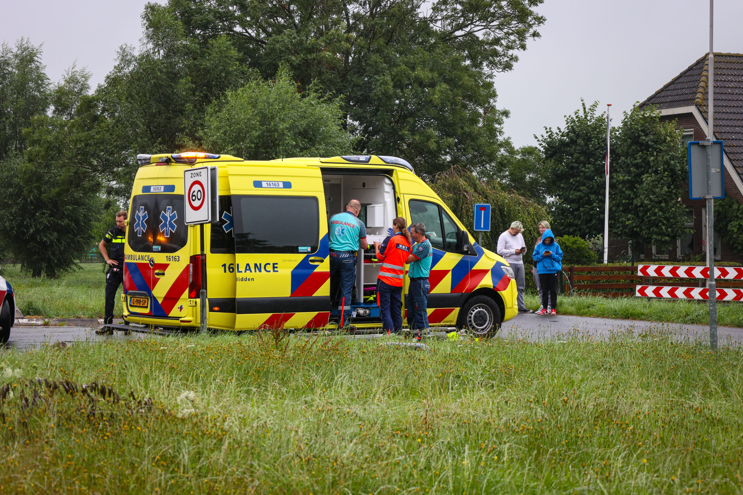 Traumahelikopter Landt Voor Medische Noodsituatie In Bodegraven