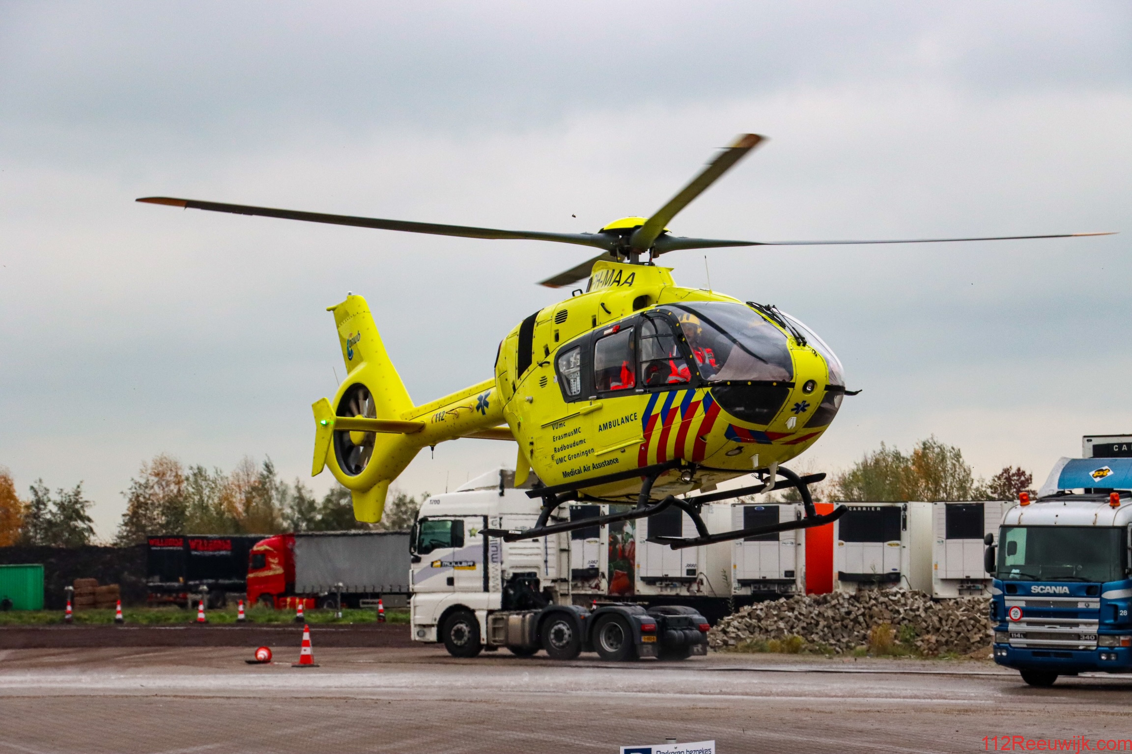 Traumahelikopter Landt In Lekkerkerk - 112Reeuwijk